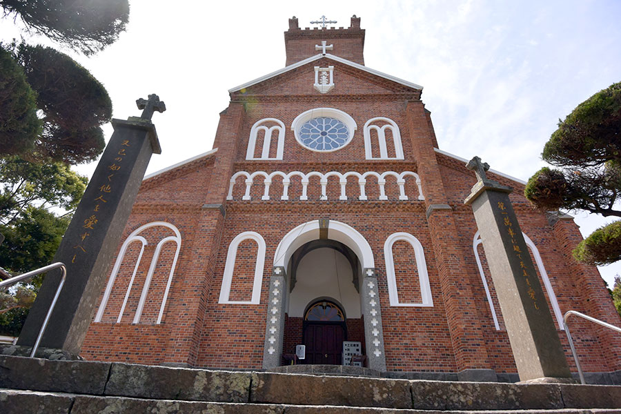 島民の厚い信仰と情熱で、わずか２年間で完成させた黒島天主堂。