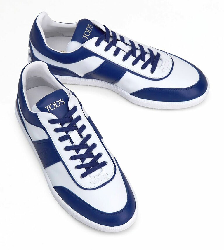 踵部分にあしらわれたラバーペブルなど、トッズのアイコンシューズであるゴンミーニのDNAや特徴を継承する「タブズ スニーカー」。