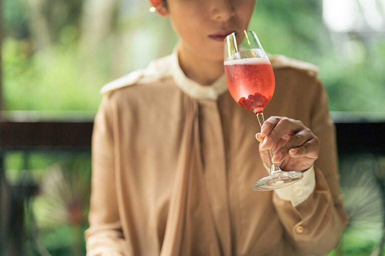 ツル科の植物の実である五味子が、ノンアルコールでもテロワールを感じさせるシグネイチャー・カクテルに。