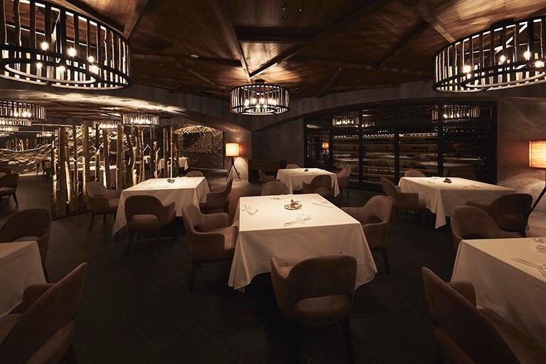 星野リゾート 奥入瀬渓流ホテル［青森／奥入瀬渓流温泉］フレンチレストラン「Sonore」のメインダイニング。