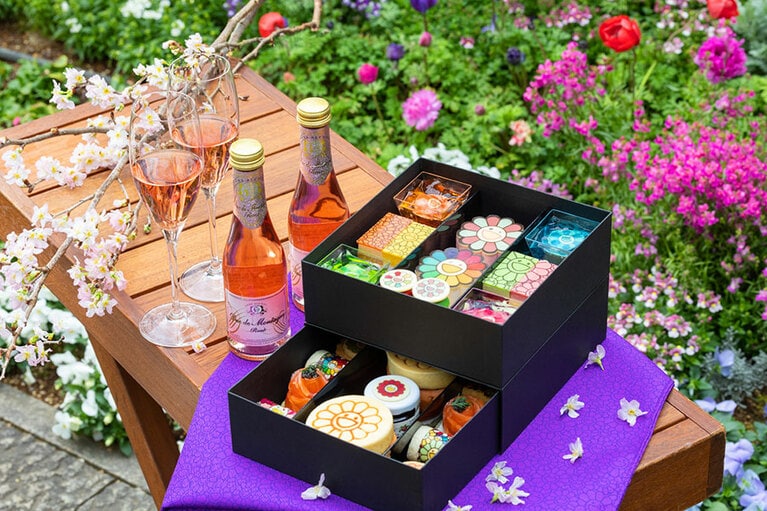 「村上隆“お花”アフタヌーンティー 春のテイクアウトボックス」19,800円。※毎日20個限定