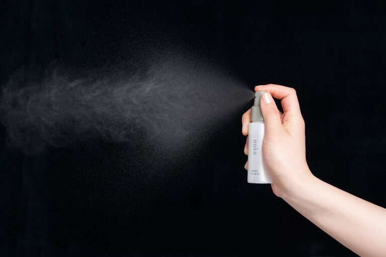 メイクキープ力と保湿力の両方がかなうミスト。