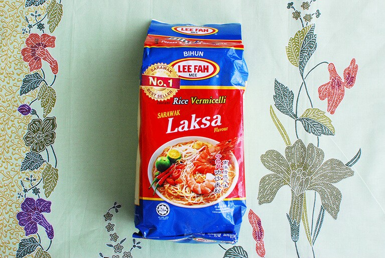 ビーフンと調味料がセットになったインスタント麺で、サラワク州だけでなくクアラルンプールのスーパーでも購入できる。