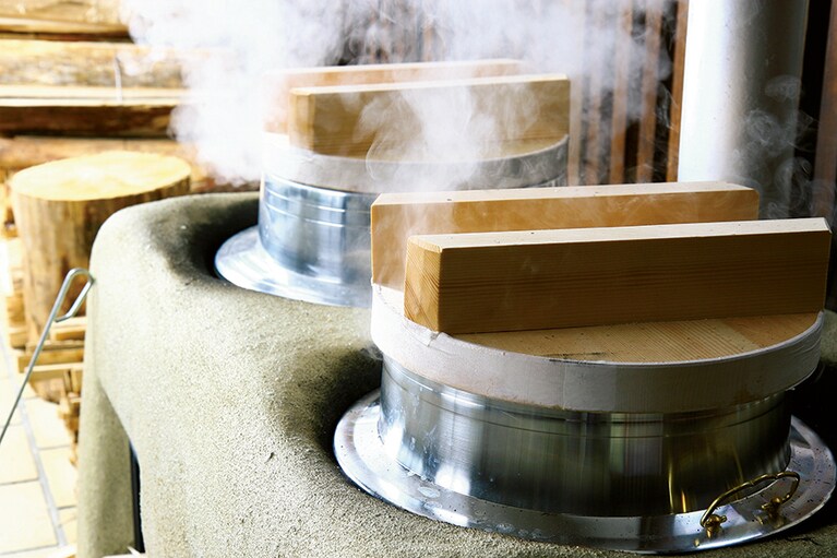 【星野リゾート 界 アルプス】かまどで炊き上げた「おめざがゆ」は早起きの贅沢。