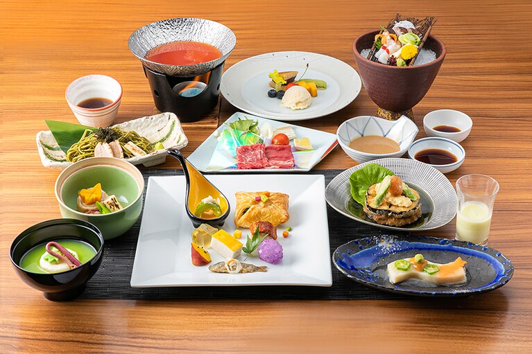 奥日光森のホテル［栃木／日光湯元温泉］会席スタイルの夕食。