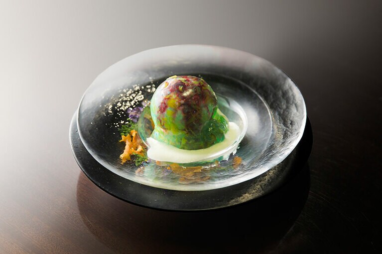 JOTARO SAITO CAFÉ バジルのアイスとムースフロマージュ(ドリンク付) 2,200円。GINZA SIX限定。