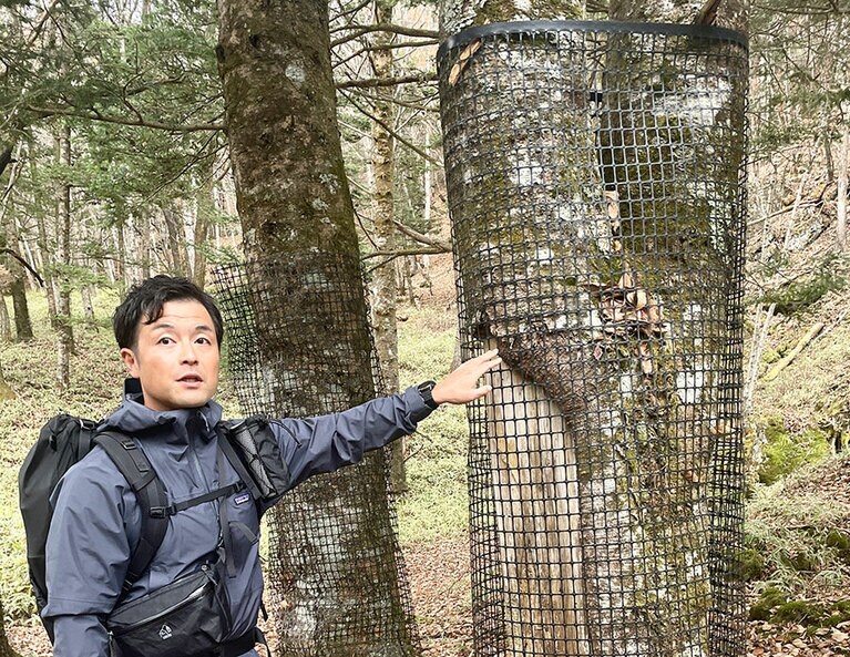 「Ametsuchi」の星野晃宏さん。ハイキングルートの見どころやポイントについて丁寧に解説しながら案内してくれます。