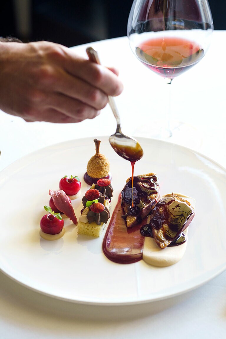 “鳩の胸とモモのロースト ピーナッツソースとチェリー、ブリオッシュ添え” 48ユーロ 鳩はキャンティ産。