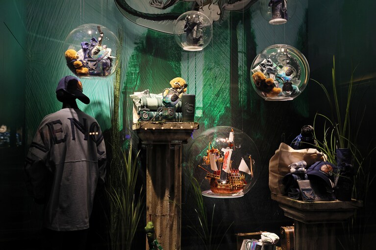 スタジオツアー東京のウインドウディスプレイ。