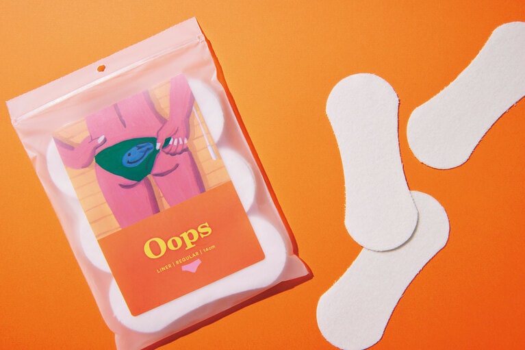 Oops WOMB おりものシート レギュラータイプ（14cm） 32枚入り 2,090円／SQUIZ