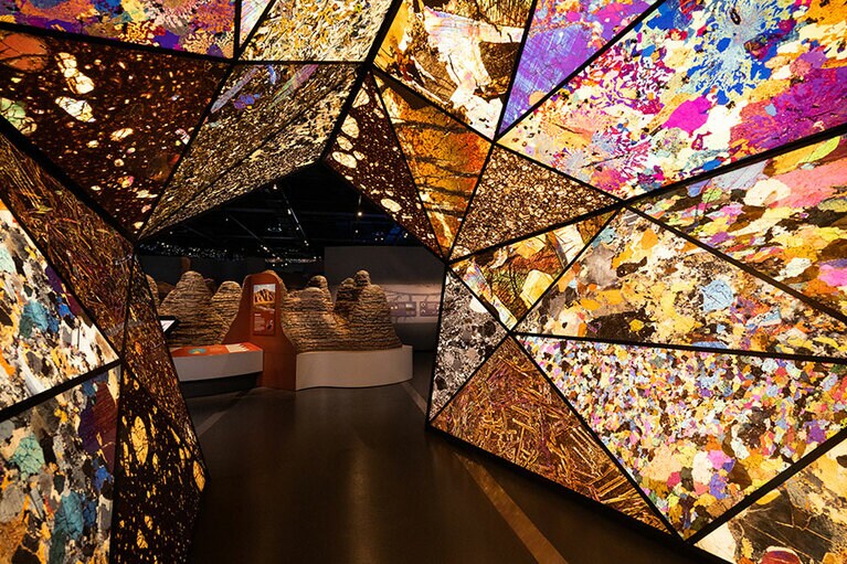 万華鏡のようなコーナーの入り口。