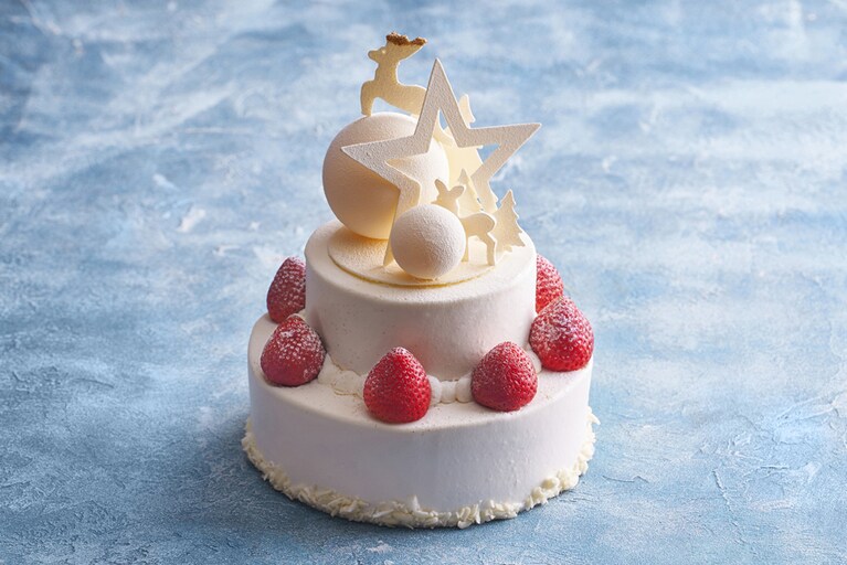 「千疋屋クイーンストロベリー プレミアムショートケーキ」。直径18cm、高さ24cm。27,000円。