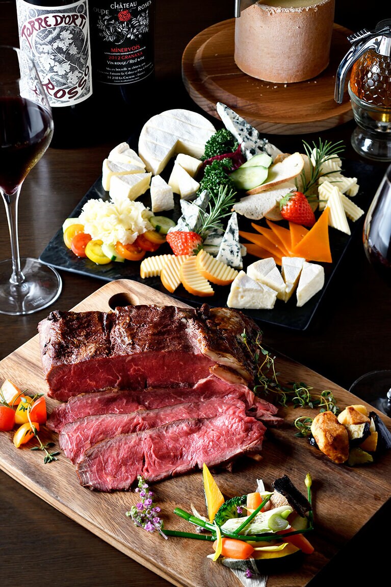 フードエクスチェンジ「アヴァンセ」では、フレンチテイストの美味を存分に。ディナーのワインに合う料理が評判。