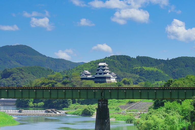 【愛媛県】新緑の肘川。©beauty_boxイメージマート
