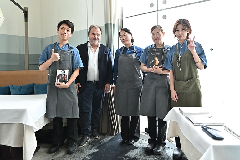 厨房メンバーとも記念に。