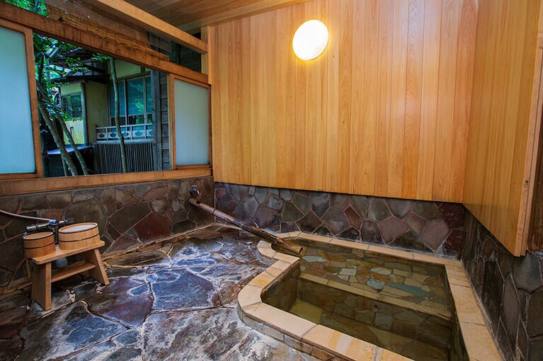 福住楼［神奈川／箱根 塔ノ沢温泉］桜二の客室風呂。