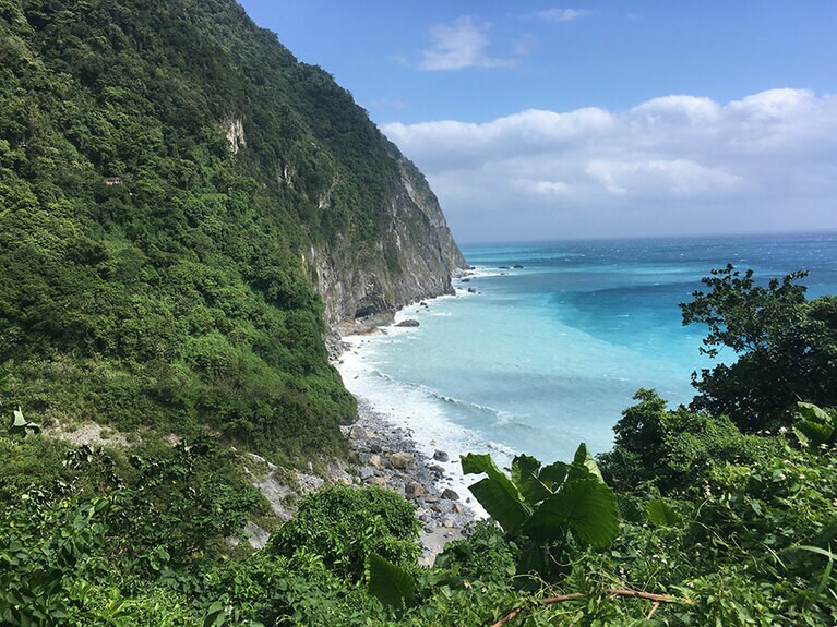 迫力ある風景が人気の清水斷崖。