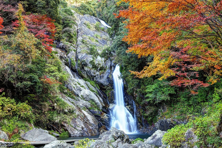 【佐賀県】見帰りの滝。写真：アフロ