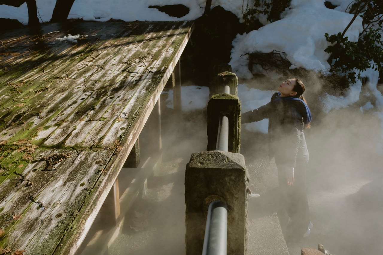 温泉街の叙情をかき立てる麻釜。