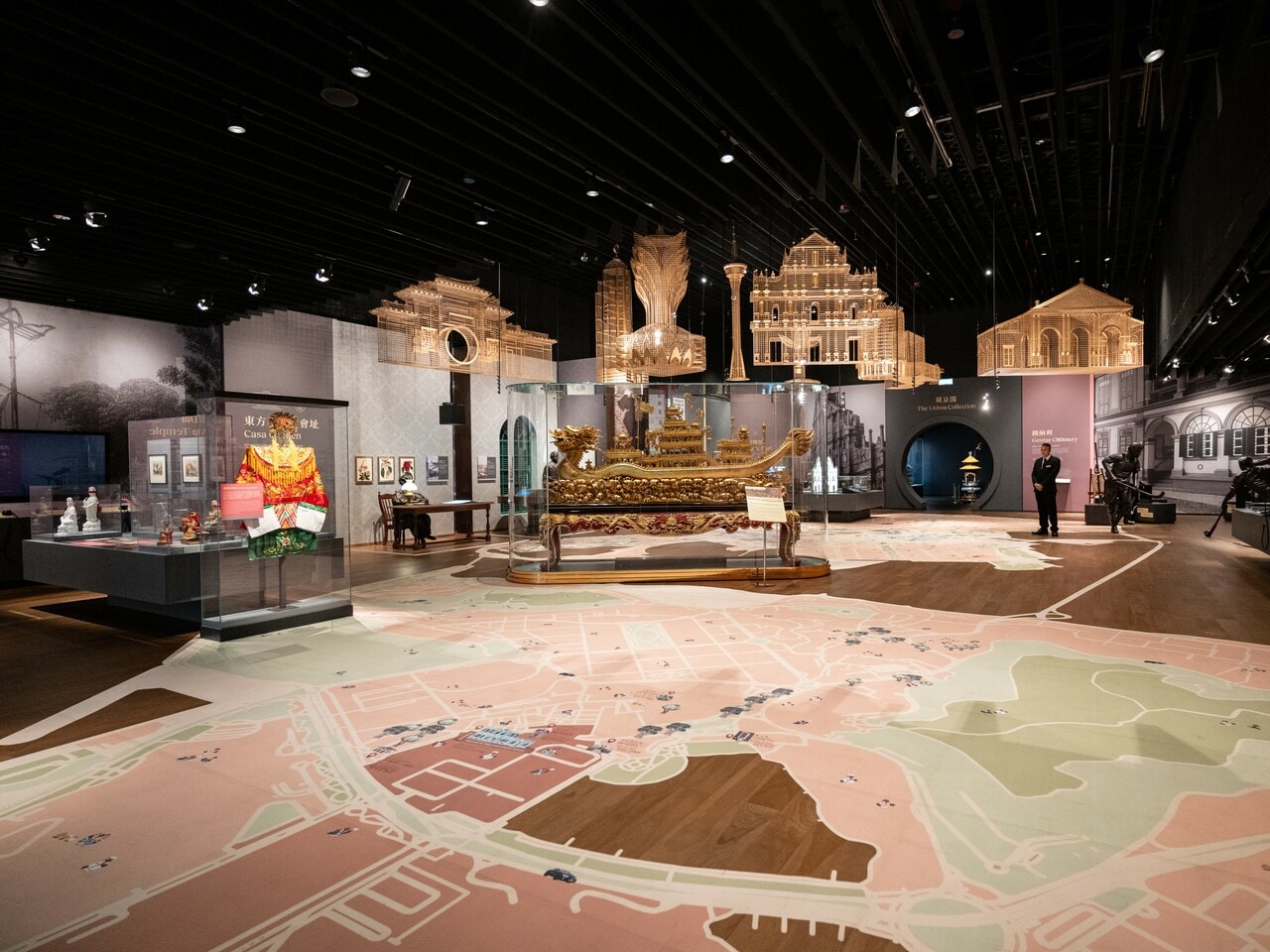 8つのテーマゾーンにわかれ、時空を超えた旅気分を満喫。