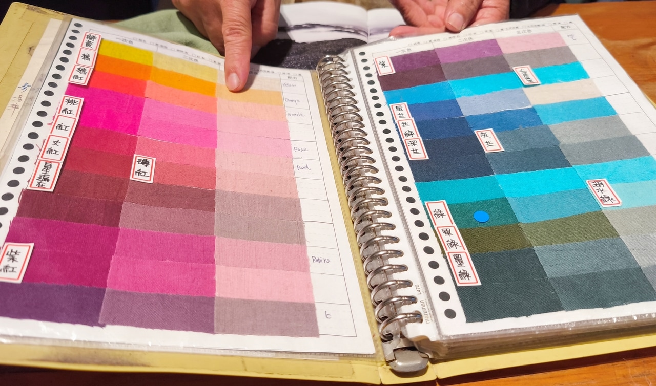 色見本。回を重ねるごとに淡い色になっていくのがわかります。