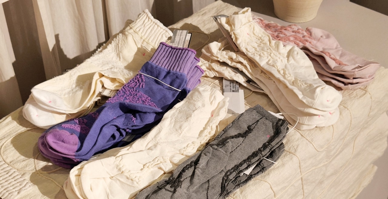 独自の世界観が繰り広げられている「nafl」の靴下。