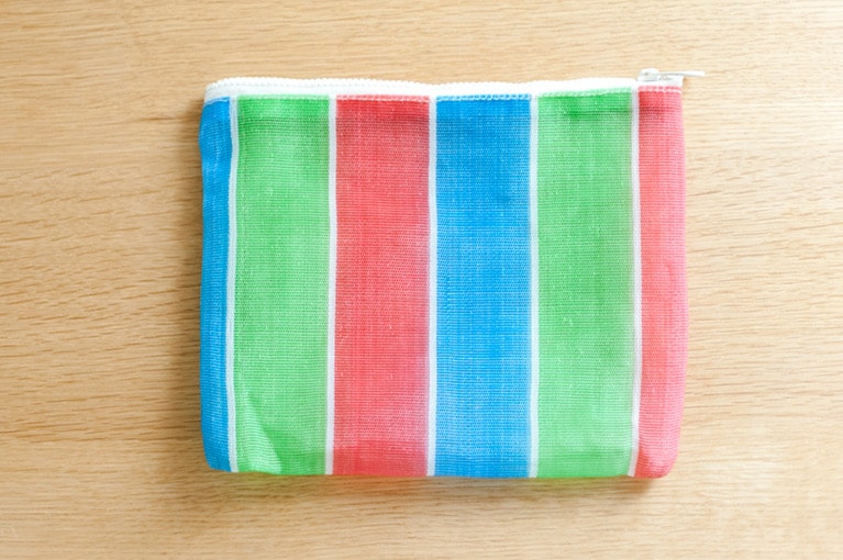 近年、ポーチもお目見え。旅財布にしようかな。