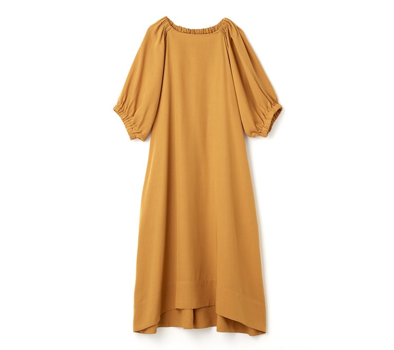 テンセル™ギャバジンバルーンスリーブドレス 19,000円。