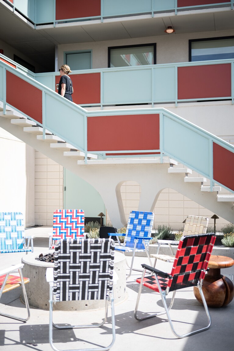 古きよき「モーターイン」の雰囲気を残しながらスタリッシュにリノベーションされた「アライヴ・アルバカーキ」。