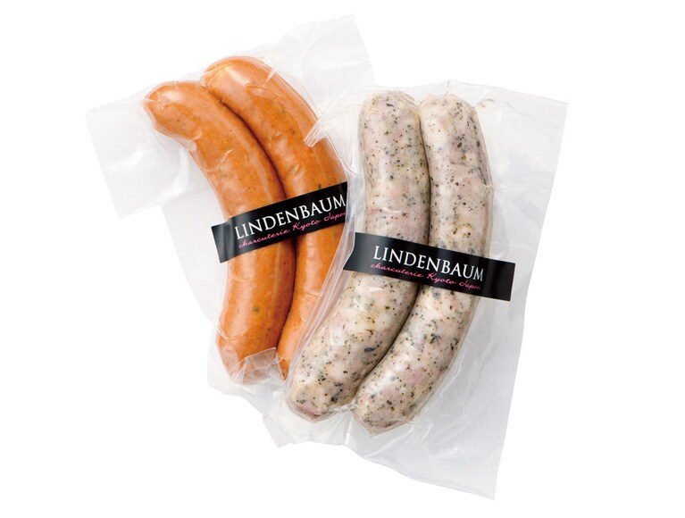 【シャルキュトリー  リンデンバーム】京七味ウインナー〈100gあたり〉440円、京番茶のソーセージ〈100gあたり〉460円。