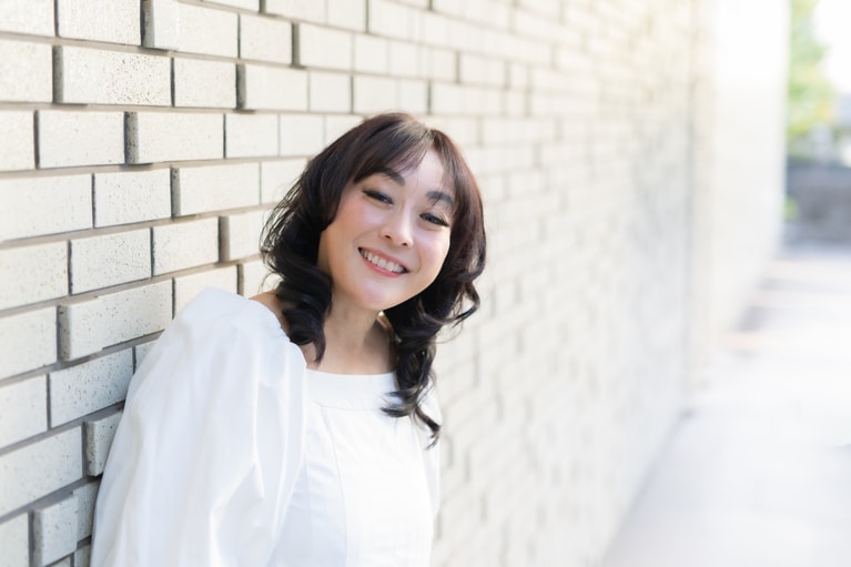 上田実絵子さん。パートナーの通訳で医師とのやり取りを行っていた。