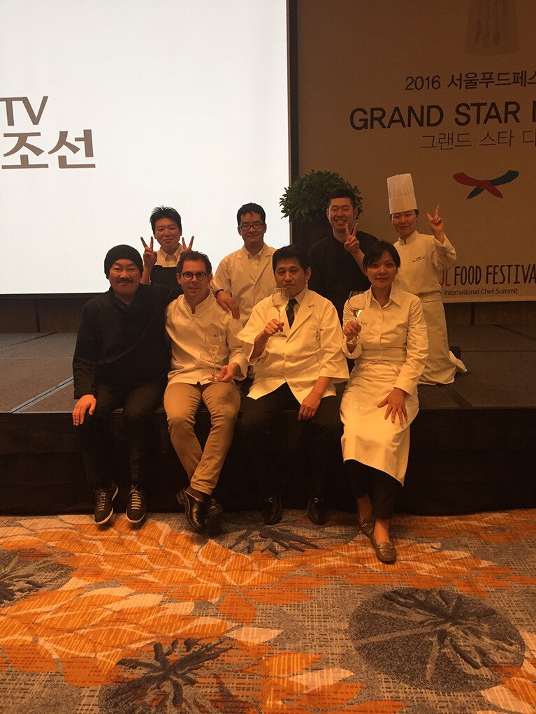 ソウルでのガストロノミーイベントに、パリ「アストランス」のパスカル・バルボ氏や、京都「一子相伝 なかむら」中村文治さんらととともに。