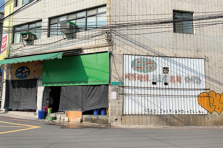 ぱっと見た感じでは、お店とは思えない外観。