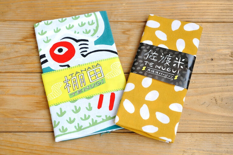 佐渡ヶ島手ぬぐい 大佐渡米(右)は4色展開／棚田手ぬぐい(左) 各1,200円。