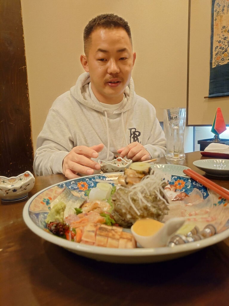 相方・酒井さんと。