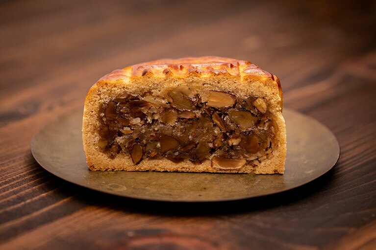 紅棉の「伍仁月餅（ウーレン イエピン）」600円。