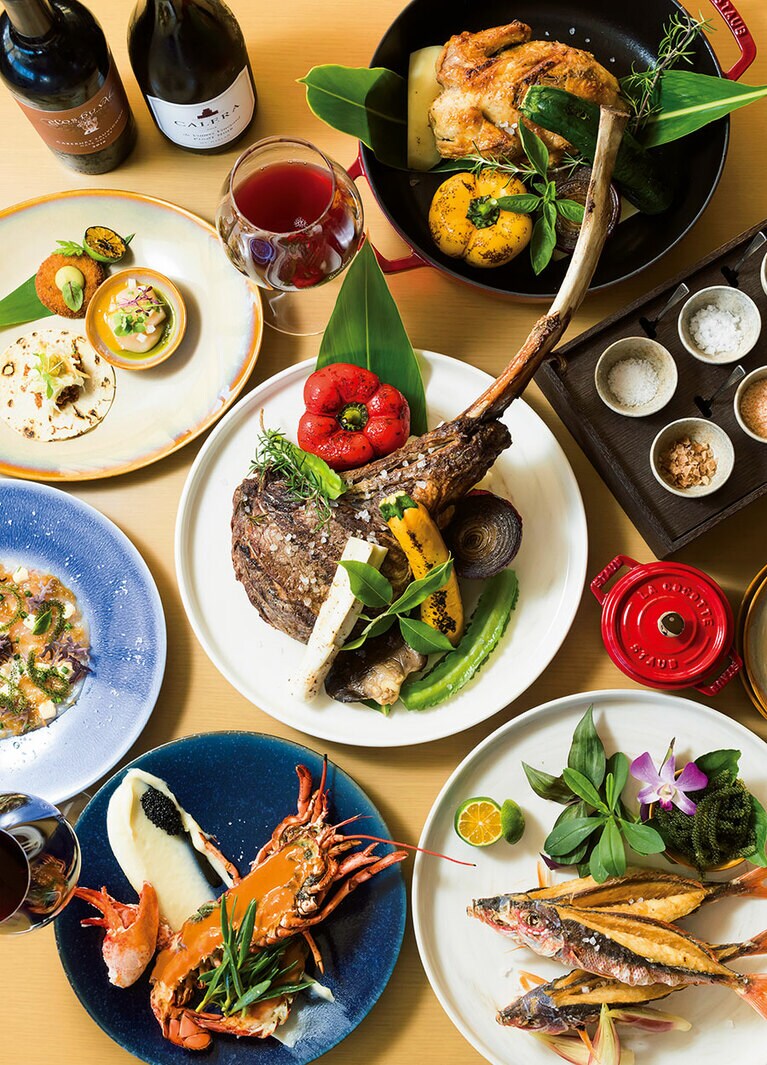 上から「やんばる鶏のロースト」5,085円、「本日のタパス」3種 2,712円、「アンガス牛トマホーク」1kg 19,210円、「オマール海老」7,684円、「ぐるくん」1尾 1,695円ほか。