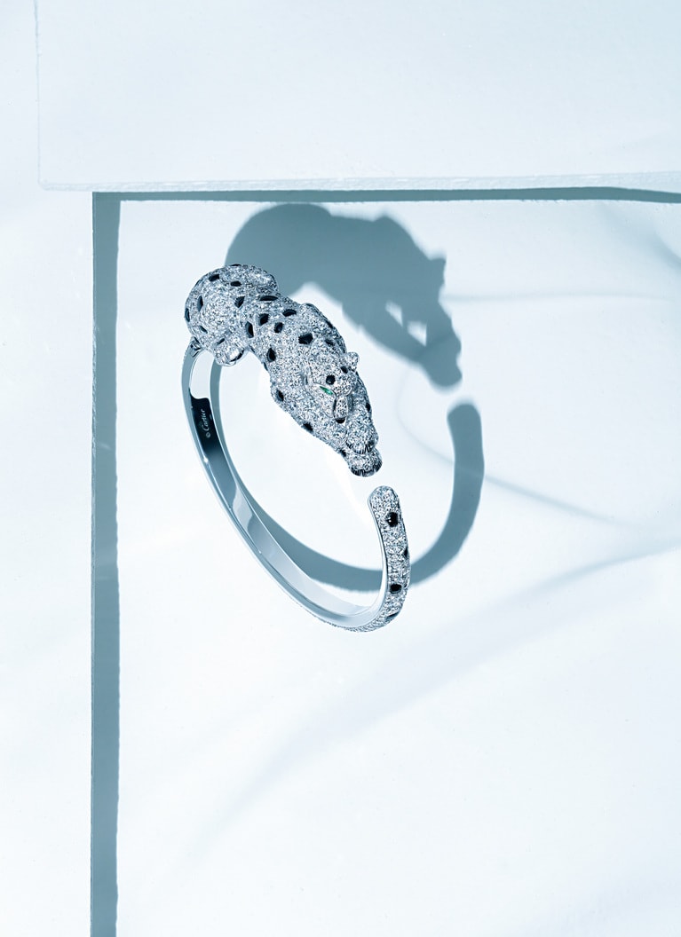 「パンテール ドゥ カルティエ」ブレスレット（ダイヤモンド×エメラルド×オニキス×WG ）35,640,000円（参考価格）／カルティエ（カルティエ カスタマー サービスセンター）