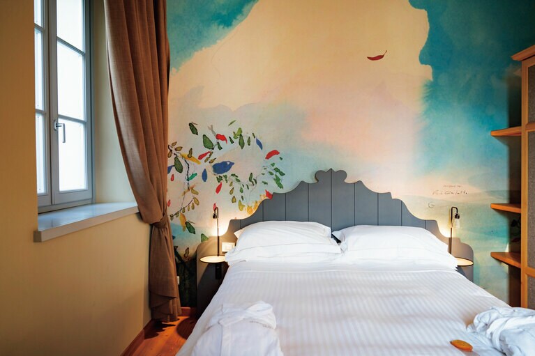 ホテル別館にはアパートメントタイプの客室がある。圧巻の眺望を誇る“パノラミック・アパートメント”には庭やキッチンが備えられている。