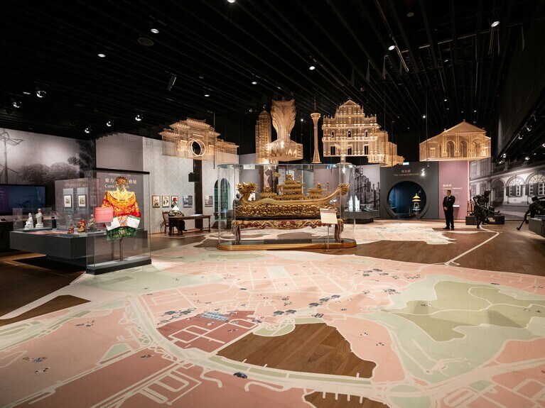 8つのテーマゾーンにわかれ、時空を超えた旅気分を満喫。