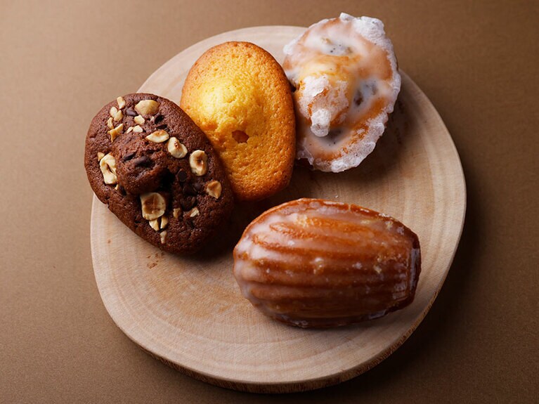 マドレーヌ（ミエル、レモングレーズ、ショコラ・キャラメル・サレ、マロン ヴァニーユ） 各230円／Think