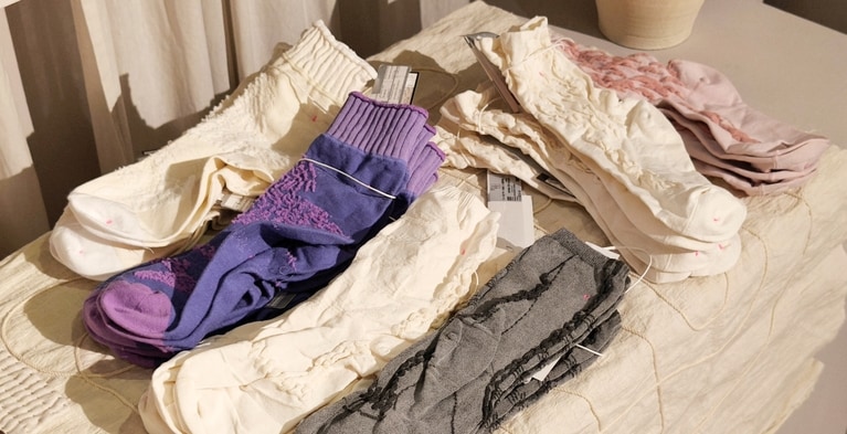 独自の世界観が繰り広げられている「nafl」の靴下。