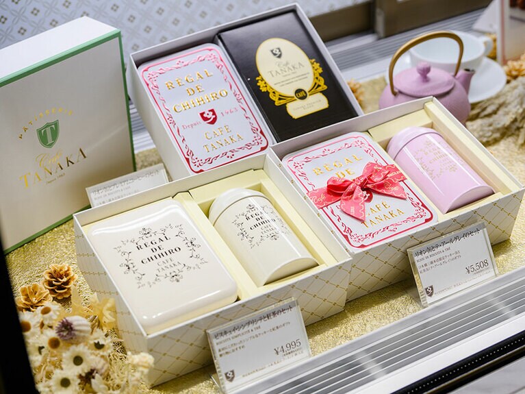 クッキーとの相性を追求したという紅茶やコーヒのラインナップも充実。