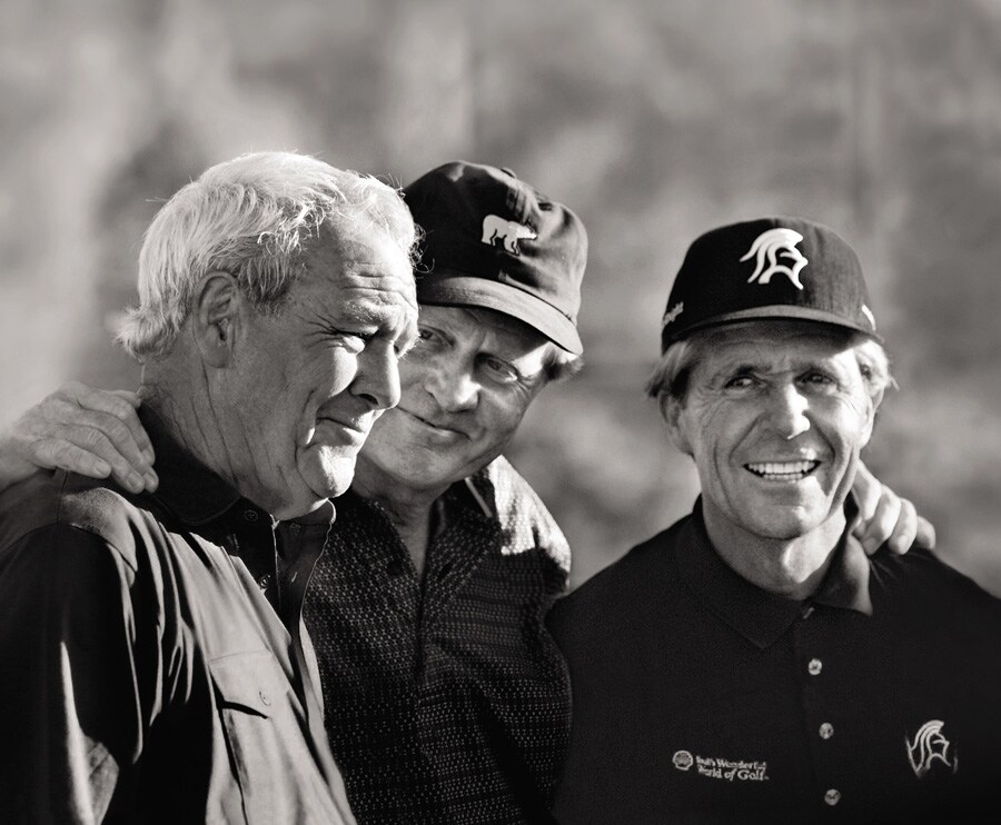 アーノルド・パーマー（写真左）へのサポートからロレックスとゴルフとの歴史が始まった。写真中央はジャック・ニクラウス、右はゲーリー・プレイヤー。©Rolex/Kevin LamarqueReute