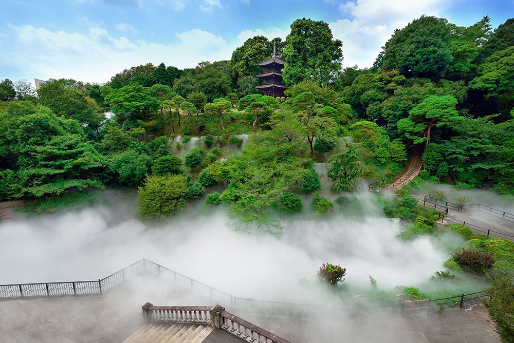 霧に包まれた幻想的な情景を楽しむ「東京雲海」のイメージ。「東京雲海」は1日に数回出現する。