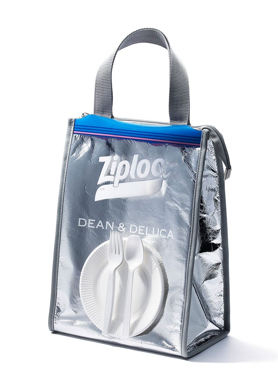 DEAN & DELUCAのクーラーバッグの魅力はそのままに、ZiplocのエッセンスとBEAMS COUTUREらしい遊び心を加えた限定バッグ。