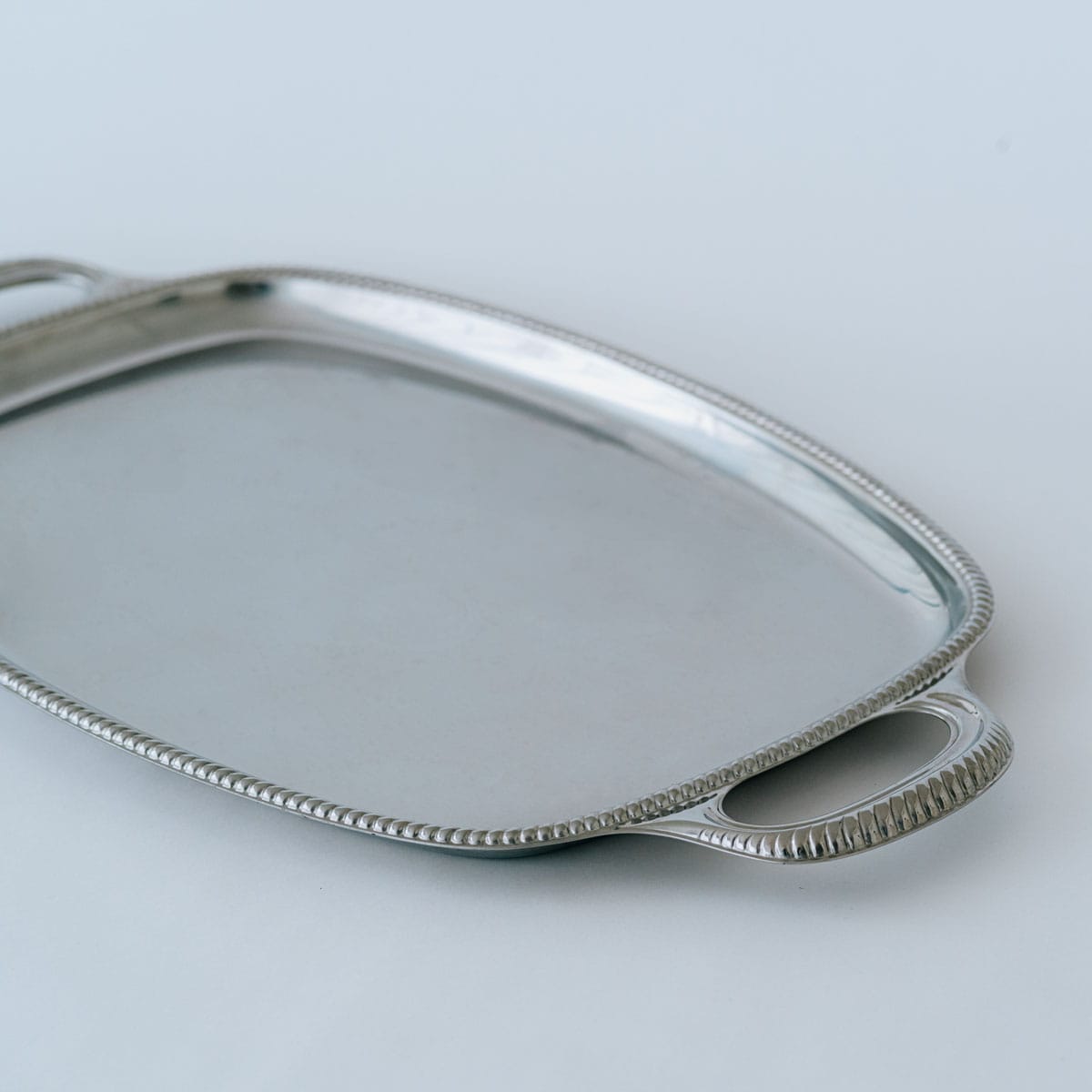 サンマルコ レクタングルトレイ ハンドル45 約W55.3×D33×H2.7cm 13,200円／モッタ