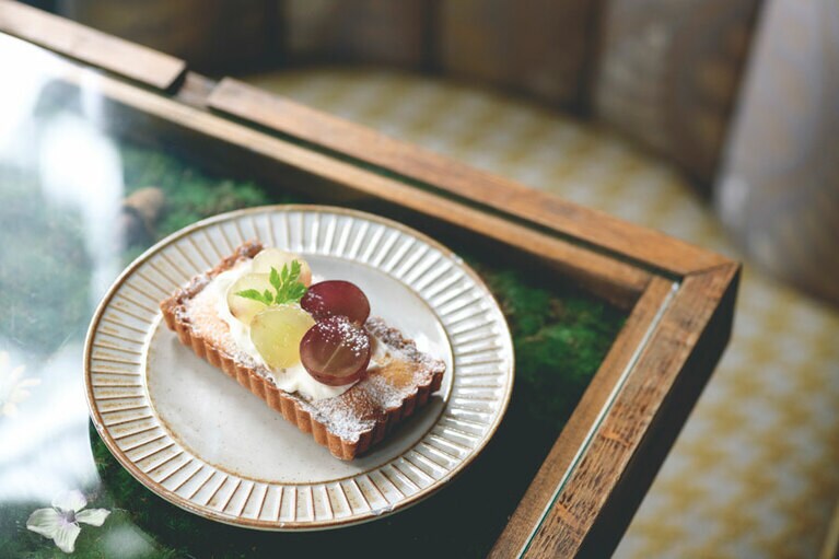 季節のタルト。訪れた日はぶどうが主役。こちらもドリンクとのセットで1,000円。