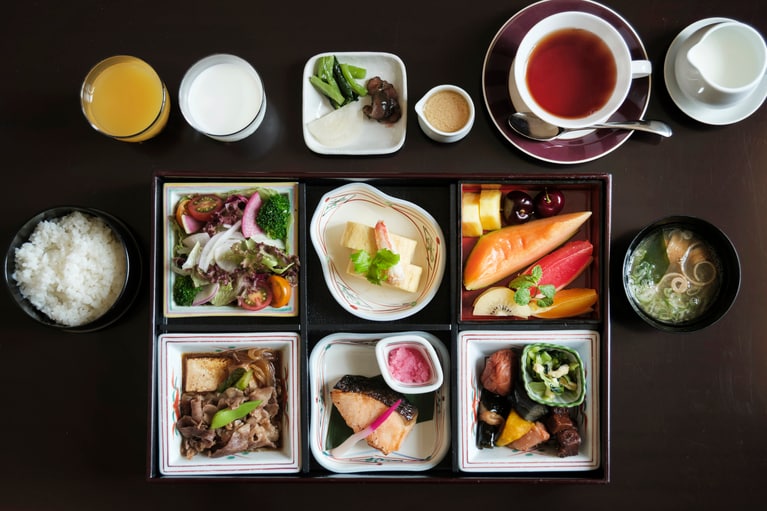 インルームの「和食〈松花堂弁当〉」。