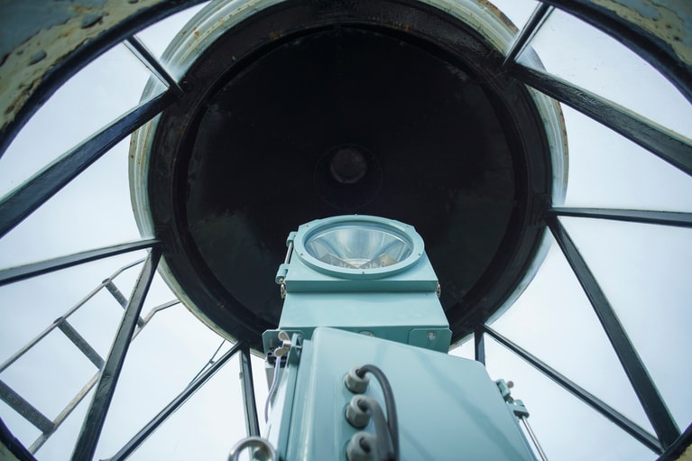 灯室には150000カンデラ（蠟燭15万本分）の単閃白光を放つ光源が。